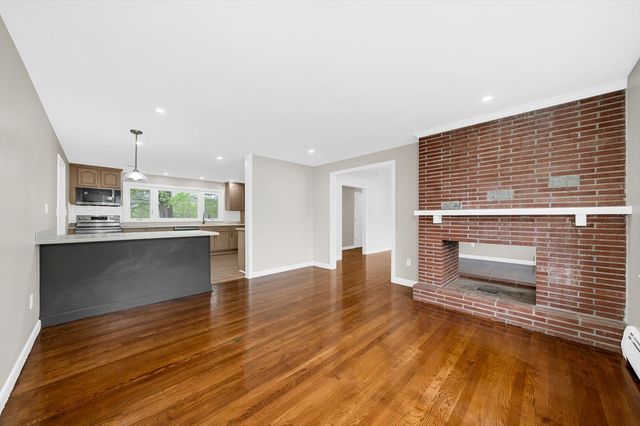 35 Peters St 1, North Andover, MA 01845