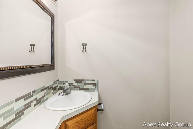 555 E Central Avenue, Zeeland, MI 49464