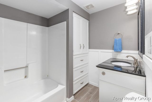 555 E Central Avenue, Zeeland, MI 49464