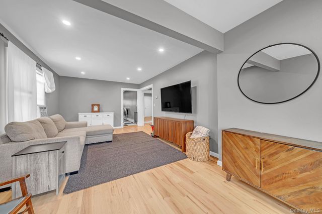 93 Overton Street, Deer Park, NY 11729