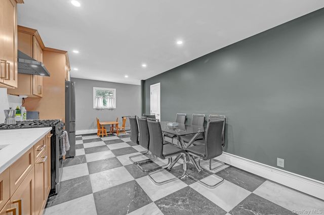 93 Overton Street, Deer Park, NY 11729