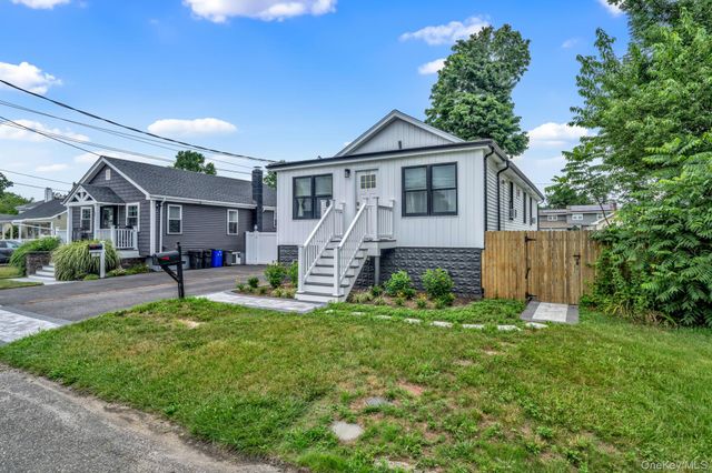 93 Overton Street, Deer Park, NY 11729