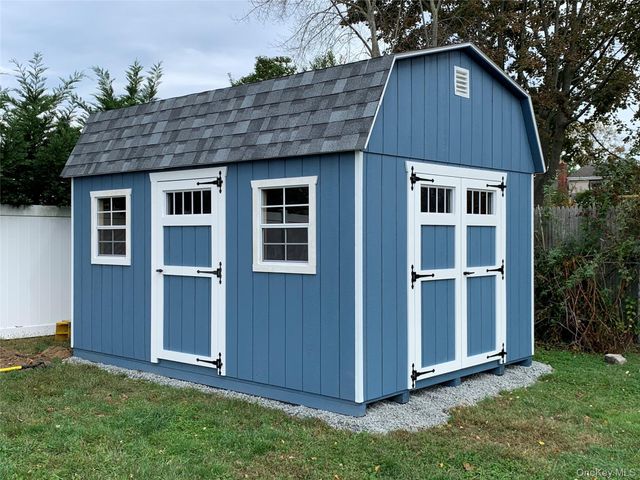 93 Overton Street, Deer Park, NY 11729