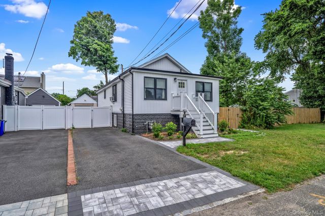 93 Overton Street, Deer Park, NY 11729