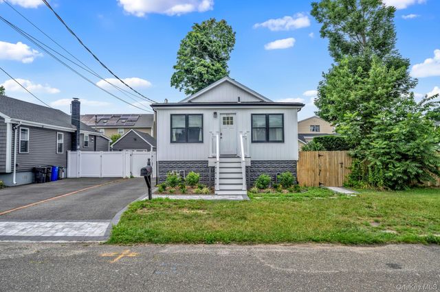 93 Overton Street, Deer Park, NY 11729