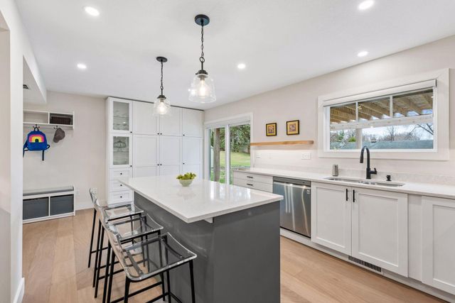 4921 Trillium Lane, Edina, MN 55435