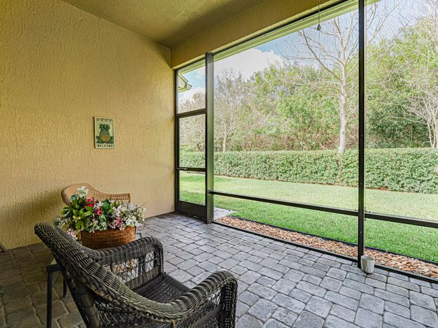 753 SW Fortunella Cir Circle SW, Vero Beach, FL 32968