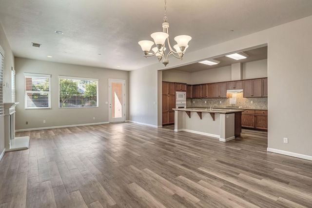 10581 N Sierra Vista Avenue, Fresno, CA 93730