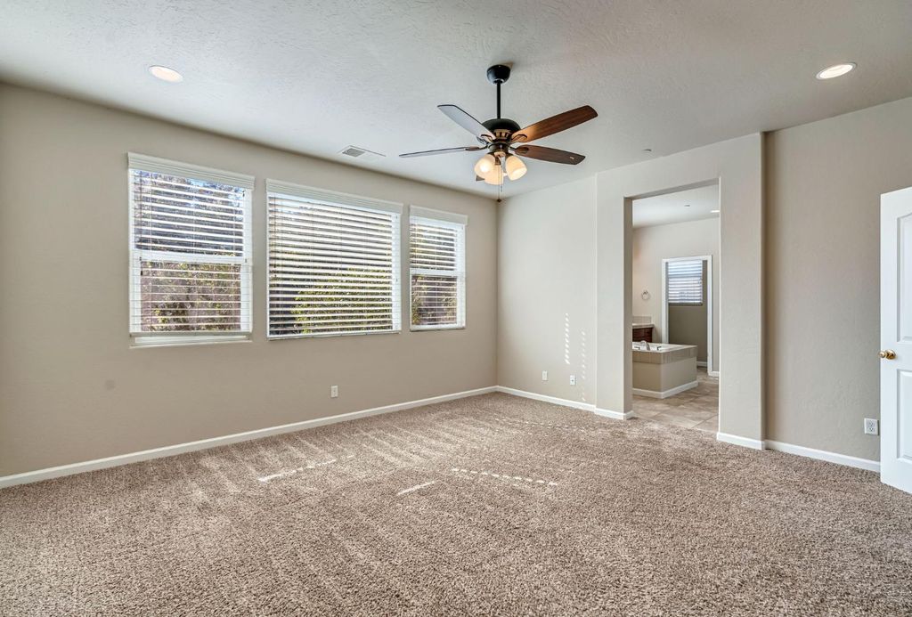 Image 12 of property listing at 10581 N Sierra Vista Avenue, Fresno, CA 93730