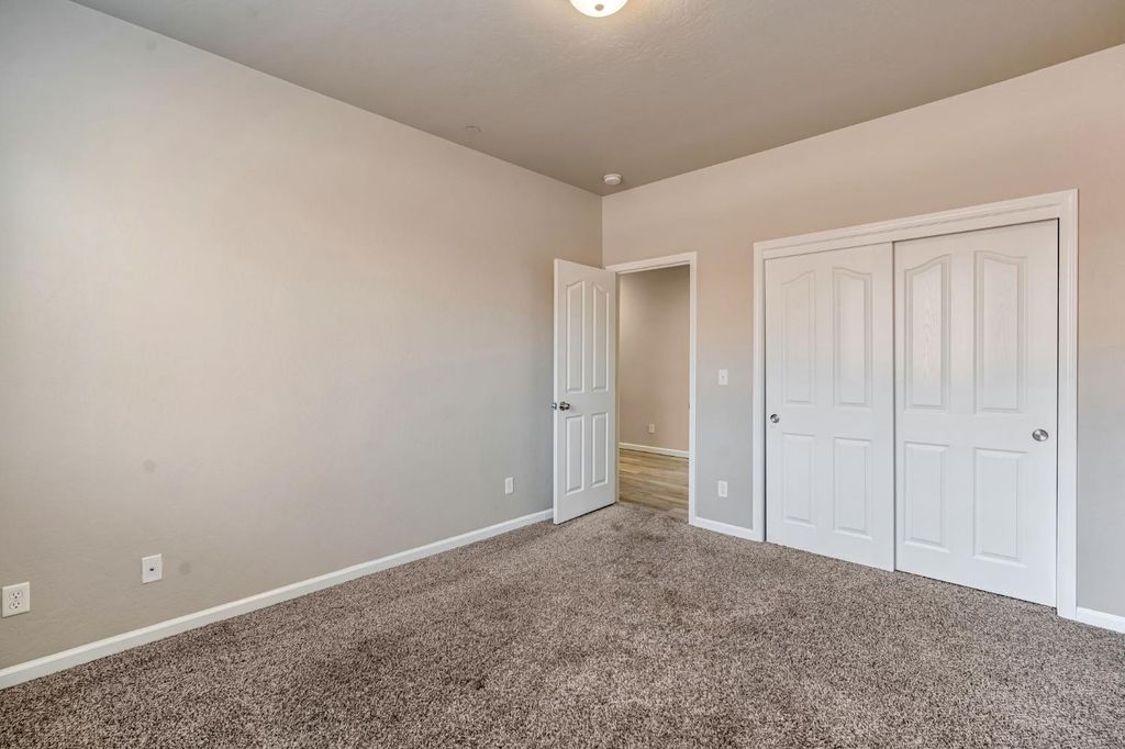 Image 15 of property listing at 10581 N Sierra Vista Avenue, Fresno, CA 93730