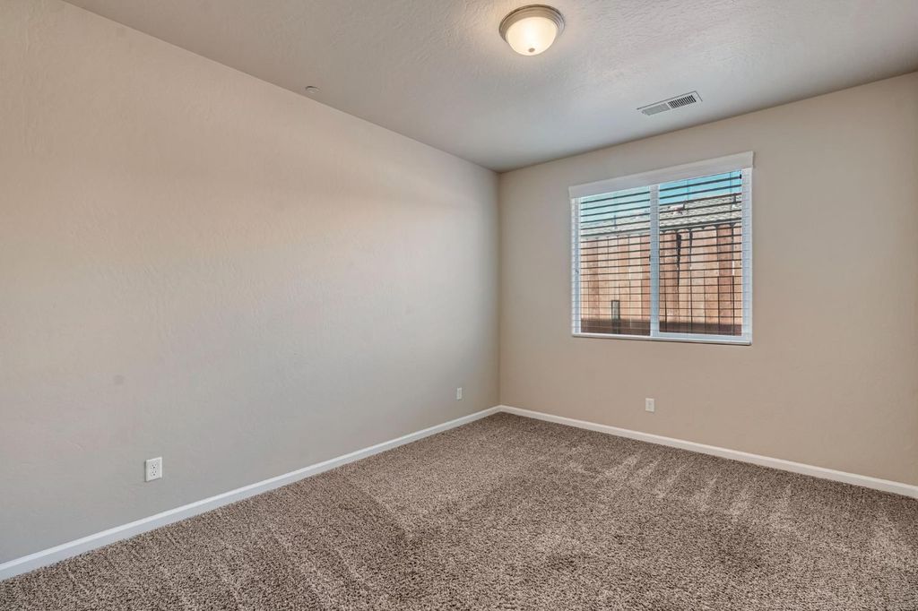 Image 16 of property listing at 10581 N Sierra Vista Avenue, Fresno, CA 93730