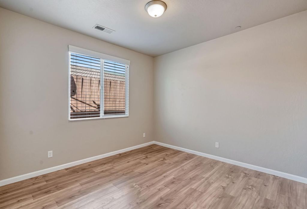 Image 17 of property listing at 10581 N Sierra Vista Avenue, Fresno, CA 93730