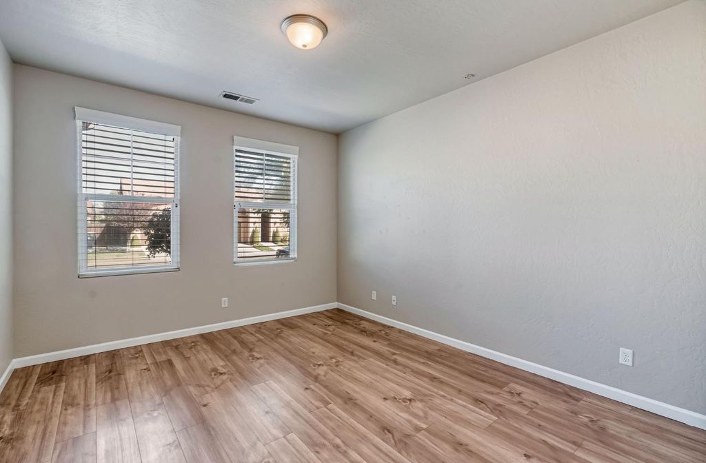 Image 21 of property listing at 10581 N Sierra Vista Avenue, Fresno, CA 93730