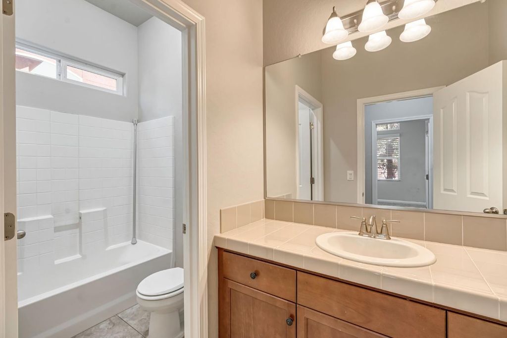 Image 23 of property listing at 10581 N Sierra Vista Avenue, Fresno, CA 93730