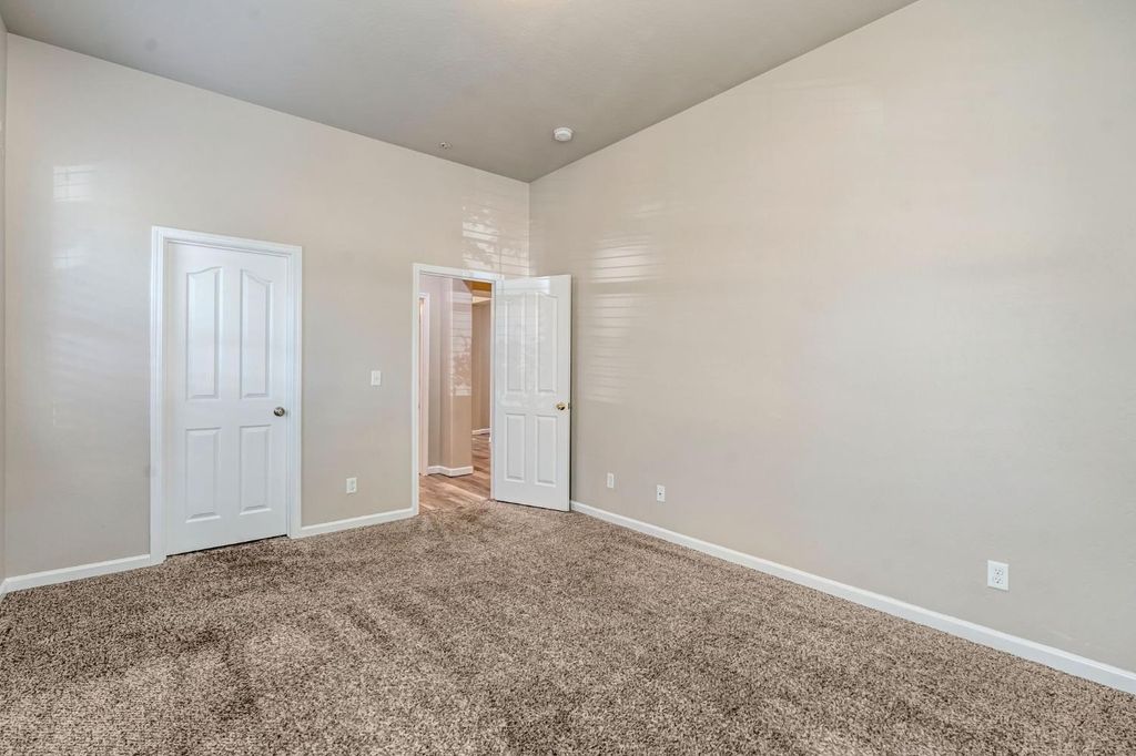 Image 25 of property listing at 10581 N Sierra Vista Avenue, Fresno, CA 93730