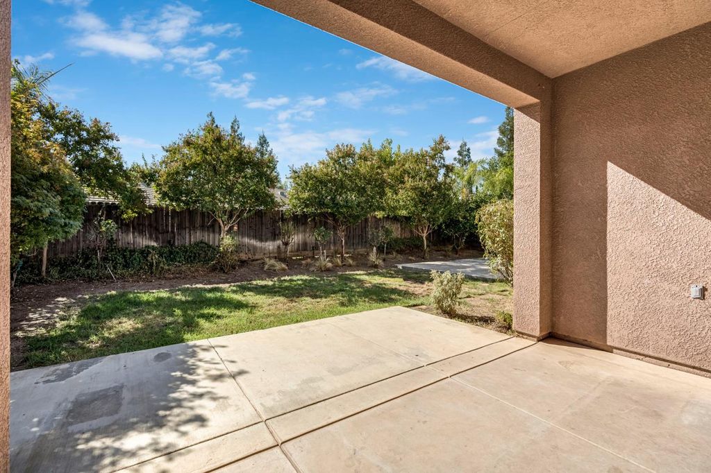 Image 27 of property listing at 10581 N Sierra Vista Avenue, Fresno, CA 93730