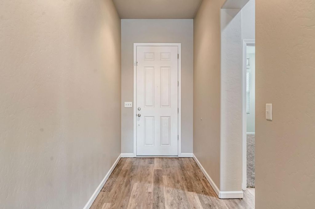 Image 3 of property listing at 10581 N Sierra Vista Avenue, Fresno, CA 93730