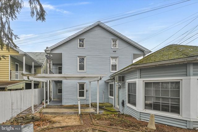 22 W FULTON ST, Ephrata, PA 17522