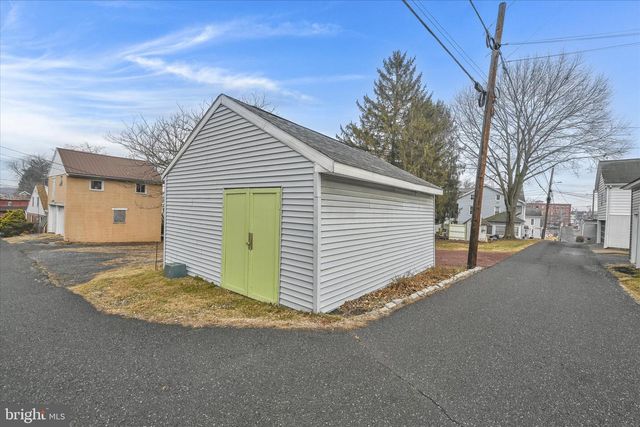 22 W FULTON ST, Ephrata, PA 17522