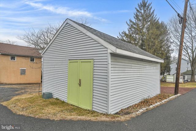 22 W FULTON ST, Ephrata, PA 17522
