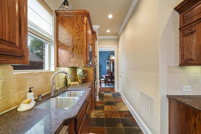 9144 Calvert Road, Lantana, TX 76226