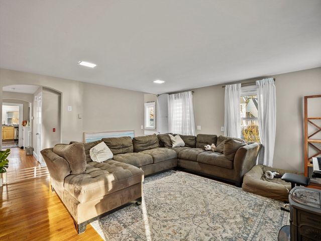 20 Byrne Avenue, Westford, MA 01886