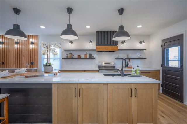 6531 Holmes Road, Kansas City, MO 64131