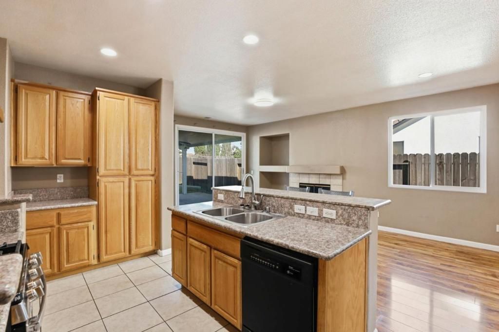 Image 13 of property listing at 8506 Tambor Way, Elk Grove, CA 95758