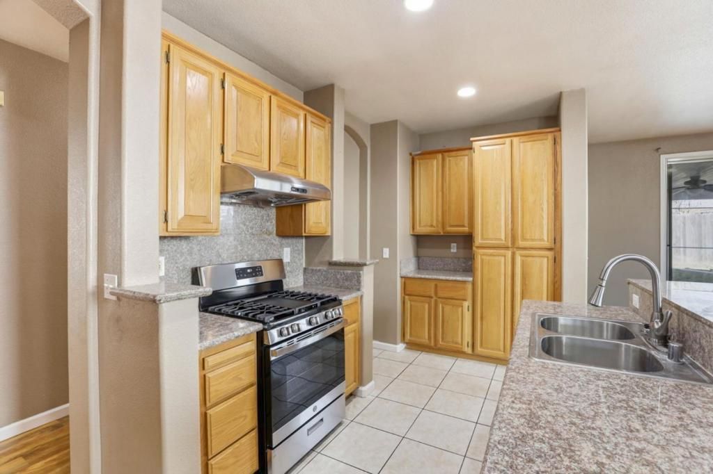 Image 14 of property listing at 8506 Tambor Way, Elk Grove, CA 95758