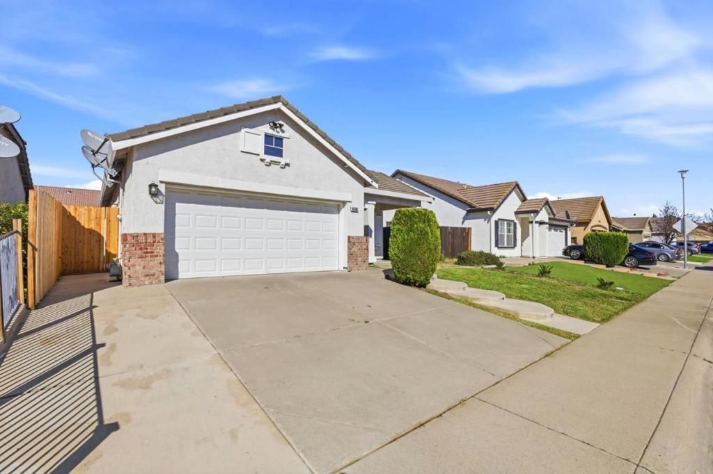 Image 3 of property listing at 8506 Tambor Way, Elk Grove, CA 95758