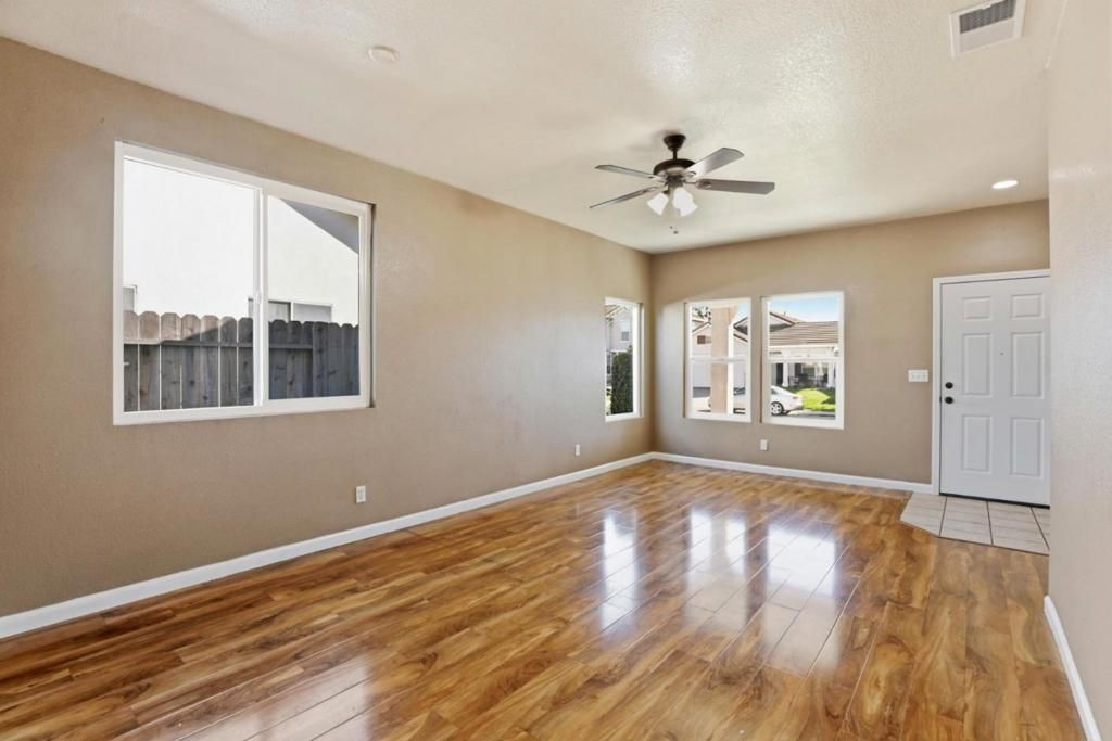 Image 7 of property listing at 8506 Tambor Way, Elk Grove, CA 95758