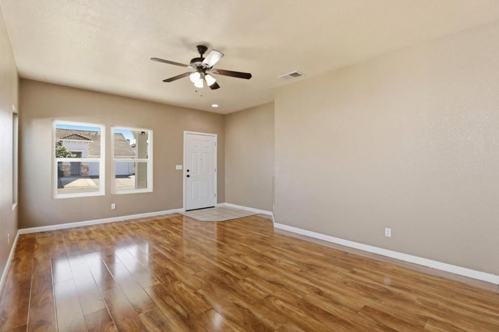 Image 8 of property listing at 8506 Tambor Way, Elk Grove, CA 95758