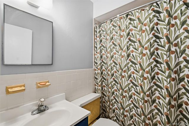 13716 88th Street, Ozone Park, NY 11417