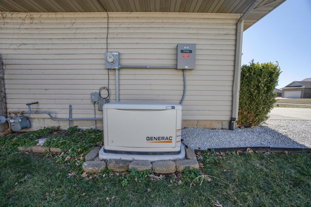 820 S Quade Road S, Springfield, MO 65802