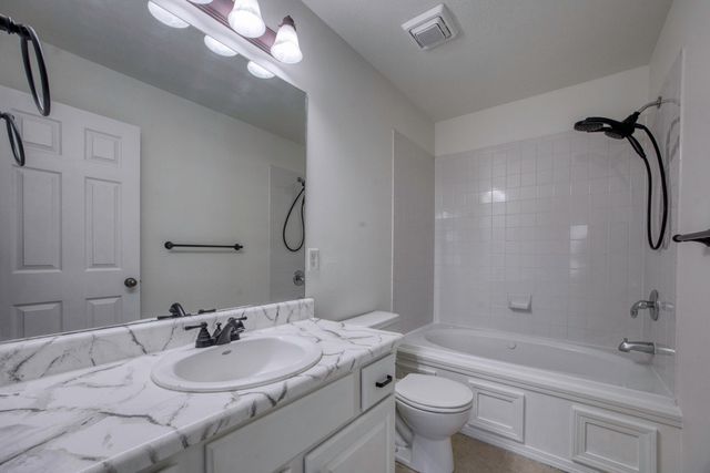 820 S Quade Road S, Springfield, MO 65802