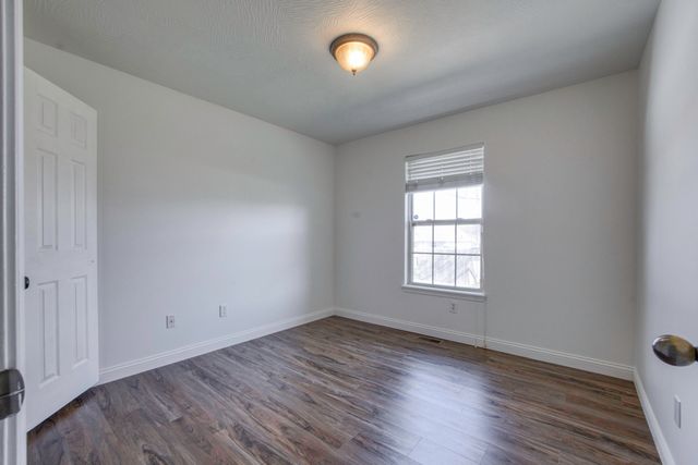 820 S Quade Road S, Springfield, MO 65802