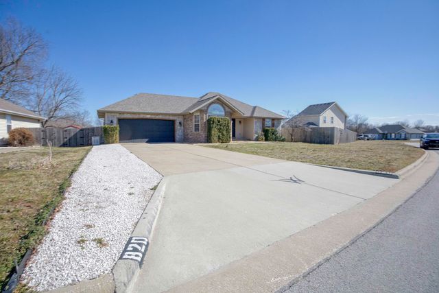 820 S Quade Road S, Springfield, MO 65802
