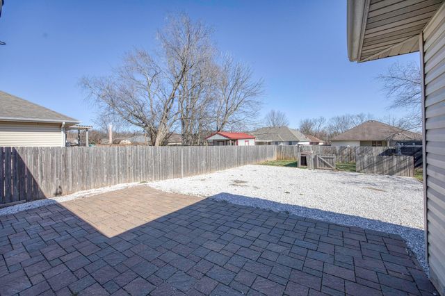 820 S Quade Road S, Springfield, MO 65802