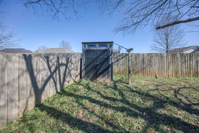 820 S Quade Road S, Springfield, MO 65802