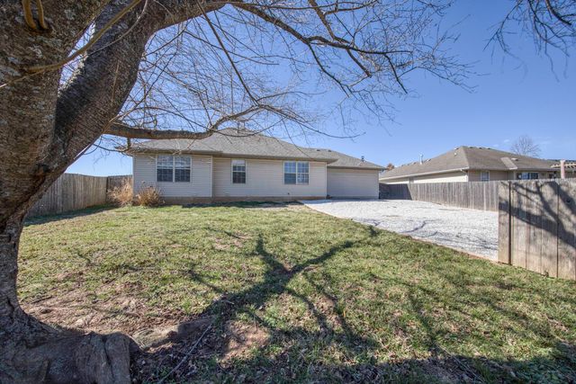 820 S Quade Road S, Springfield, MO 65802