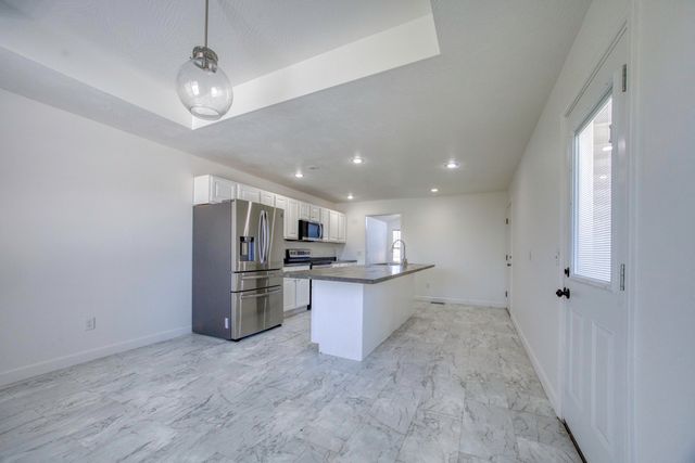 820 S Quade Road S, Springfield, MO 65802