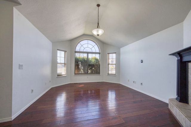 820 S Quade Road S, Springfield, MO 65802