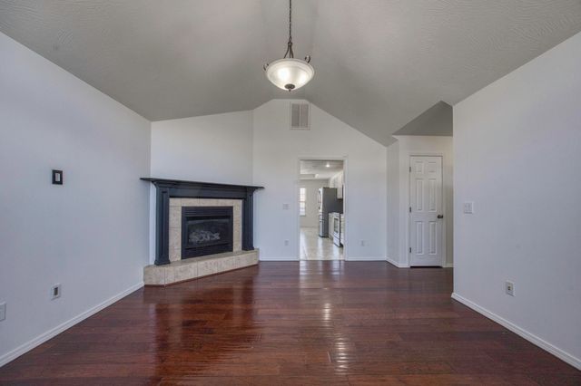 820 S Quade Road S, Springfield, MO 65802