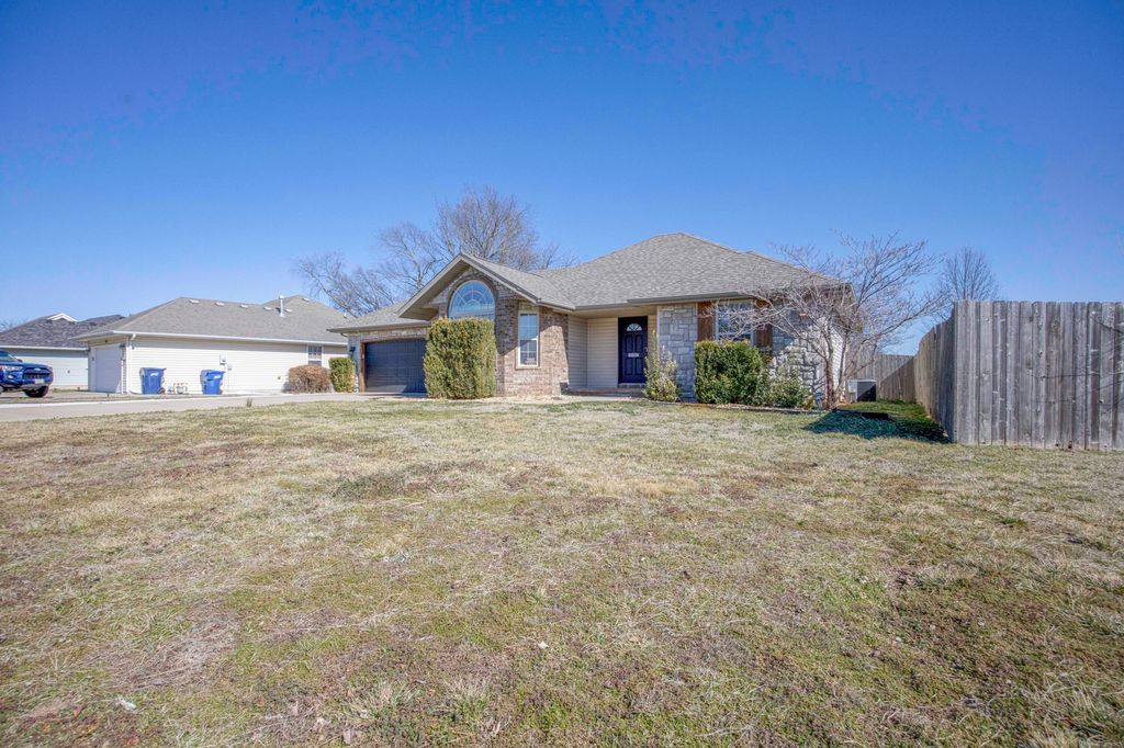 820 S Quade Road S, Springfield, MO 65802