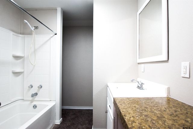 219 Half St, Lindale, TX 75771