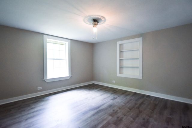 219 Half St, Lindale, TX 75771