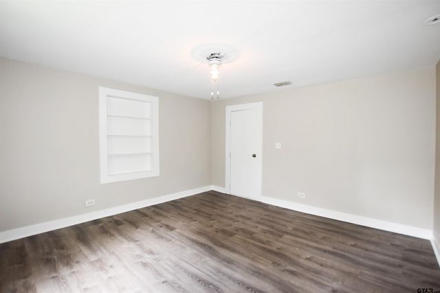 219 Half St, Lindale, TX 75771