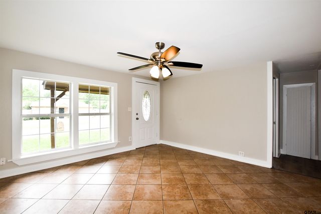 219 Half St, Lindale, TX 75771