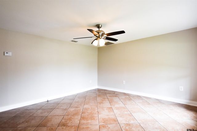 219 Half St, Lindale, TX 75771