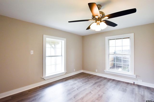 219 Half St, Lindale, TX 75771